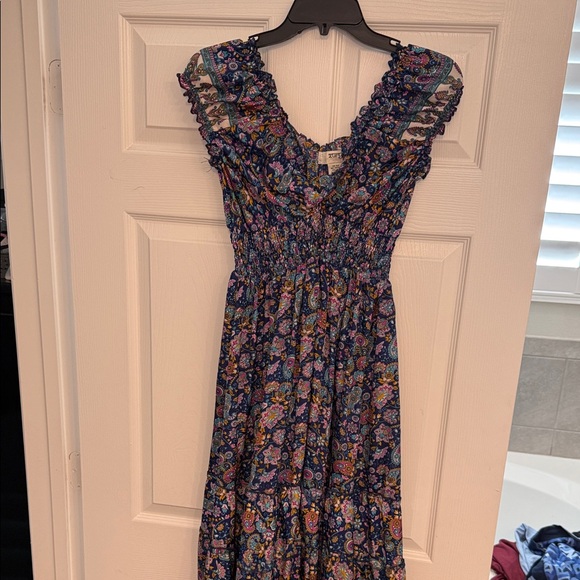 Zury Dresses & Skirts - Zury Silk Floral Blue Maxi Dress